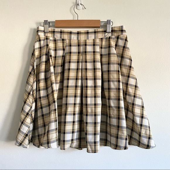 Nasty Gal Plaid Pleated Mini Skirt in Yellow - Picture 5 of 9